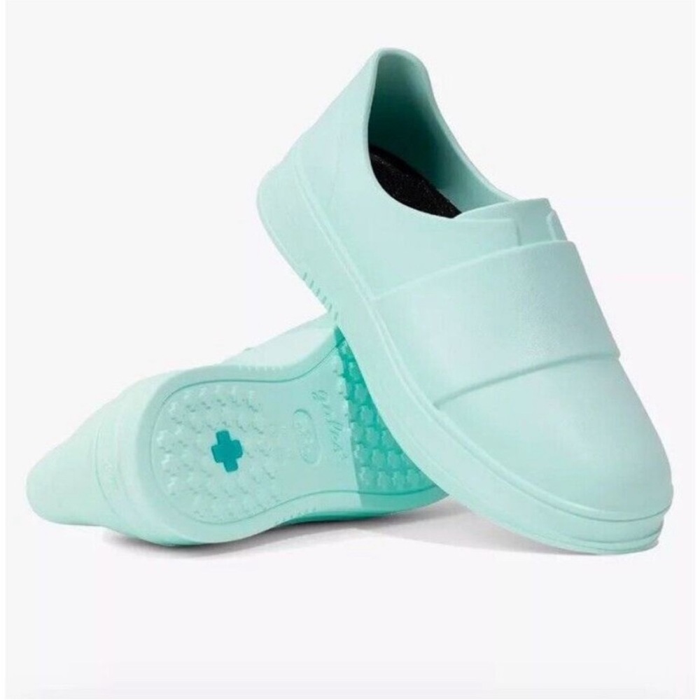 Gales Frontline Nurse PPE Footwear  Slip-On Clogs Size 10 Mint Green NWOT